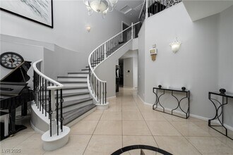 10725 Bernini Dr in Las Vegas, NV - Building Photo - Building Photo
