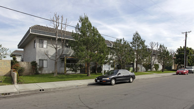 The Mayflower Townhouse Apartments in Fullerton, CA - Building Photo - Building Photo