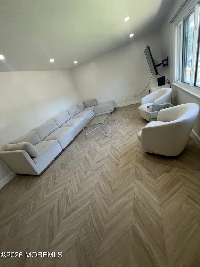 property at 1202 Thomas Ave