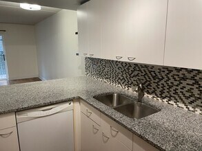 811 CHICAGO-Unit -205 in Evanston, IL - Building Photo - Building Photo