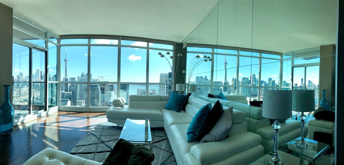 219 Fort York Blvd in Toronto, ON - Building Photo