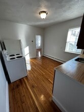 155C Danielson Pike, Unit First Floor 1 Bed in Scituate, RI - Foto de edificio - Building Photo