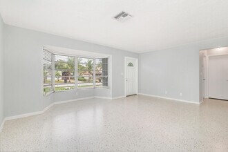250 Arlington Rd in West Palm Beach, FL - Building Photo - Building Photo