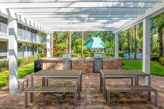 West Bay Village in Kissimmee, FL - Foto de edificio - Building Photo