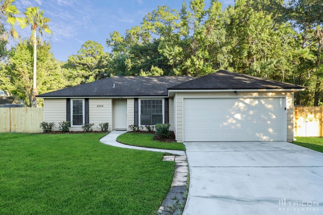 2055 Ashton St in Middleburg, FL - Building Photo