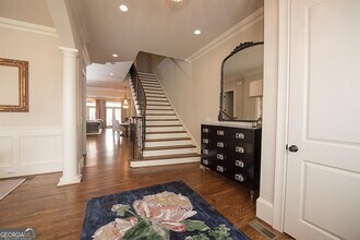 1059 E Paces Ln in Atlanta, GA - Building Photo - Building Photo