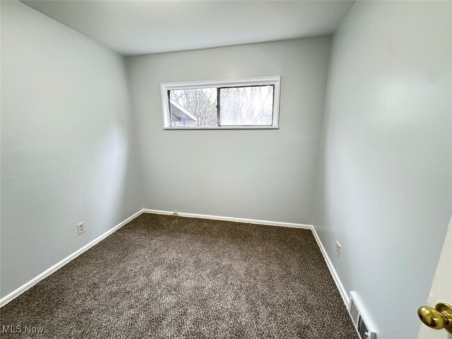 property at 866 Warrington Rd