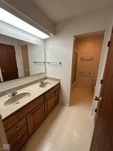 1222 Richfield Ln in Avon, IN - Foto de edificio - Building Photo