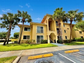 9905 Westwood Dr in Tamarac, FL - Building Photo