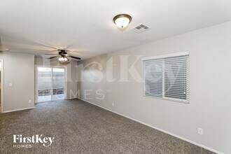 8297 Oliver Twist Ln in Las Vegas, NV - Foto de edificio - Building Photo