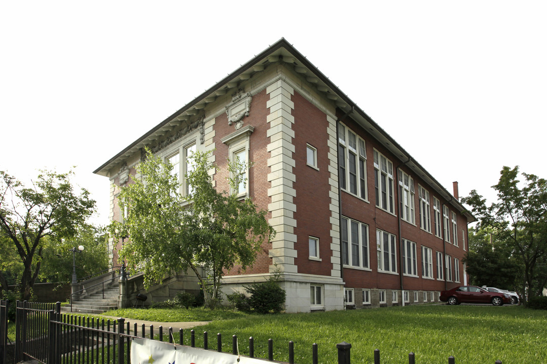 St Patricks Apartments in Louisville, KY - Building Photo