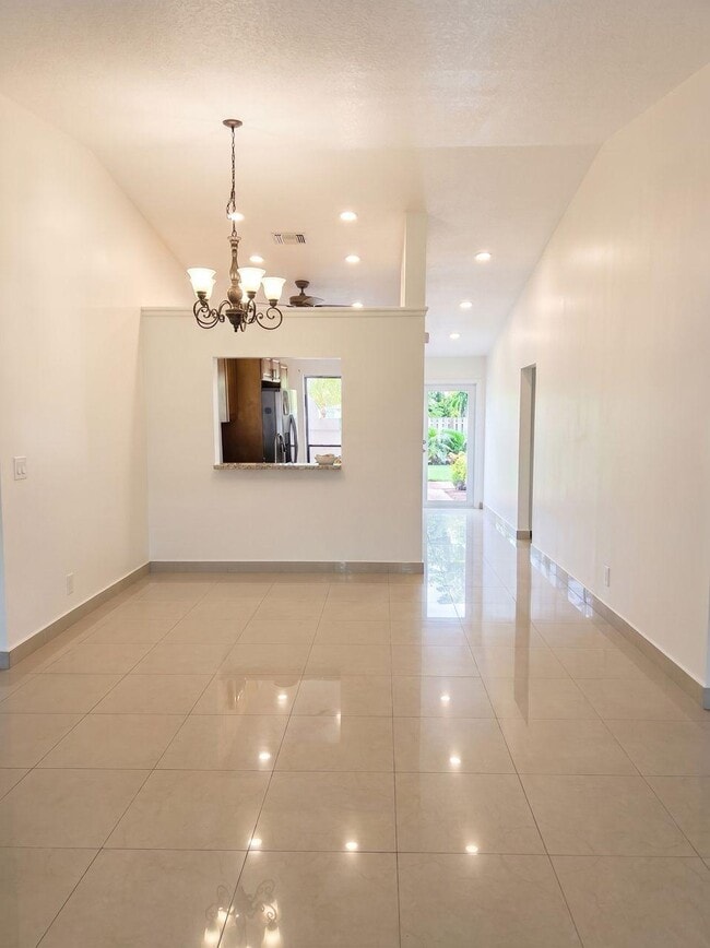 5426 SW 25th Ave