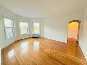 369 Tappan St, Unit 12 in Brookline, MA - Building Photo - Building Photo