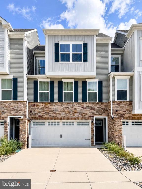 property at 812 Canary Island Ct