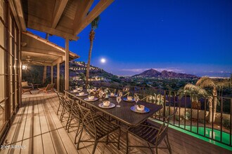 4455 E Moonlight Way in Paradise Valley, AZ - Building Photo - Building Photo