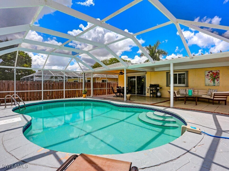 625 97th Ave N in Naples, FL - Building Photo