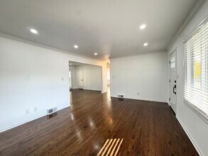 2226 W 74th Terrace in Prairie Village, KS - Building Photo - Building Photo