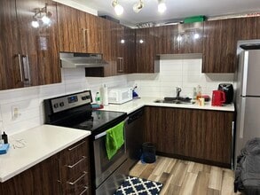 7070 Chem. de la Côte St Luc in Montréal, QC - Building Photo - Building Photo