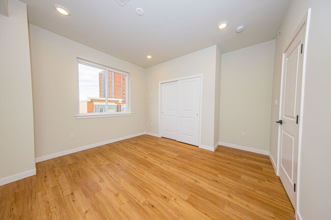 2402 Jefferson St in Philadelphia, PA - Building Photo - Interior Photo