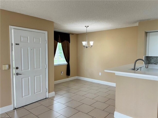 1150 Wildwood Lakes Blvd, Unit 8-108 in Naples, FL - Foto de edificio - Building Photo