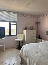 255 Dolphin Point in Clearwater, FL - Building Photo - Building Photo