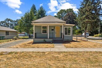 2402 16th Ave in Forest Grove, OR - Building Photo - Building Photo