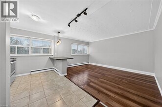 237 Mohawk Rd E in Hamilton, ON - Building Photo - Building Photo