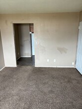 225 Miriam Dr in Waterloo, IA - Building Photo - Building Photo