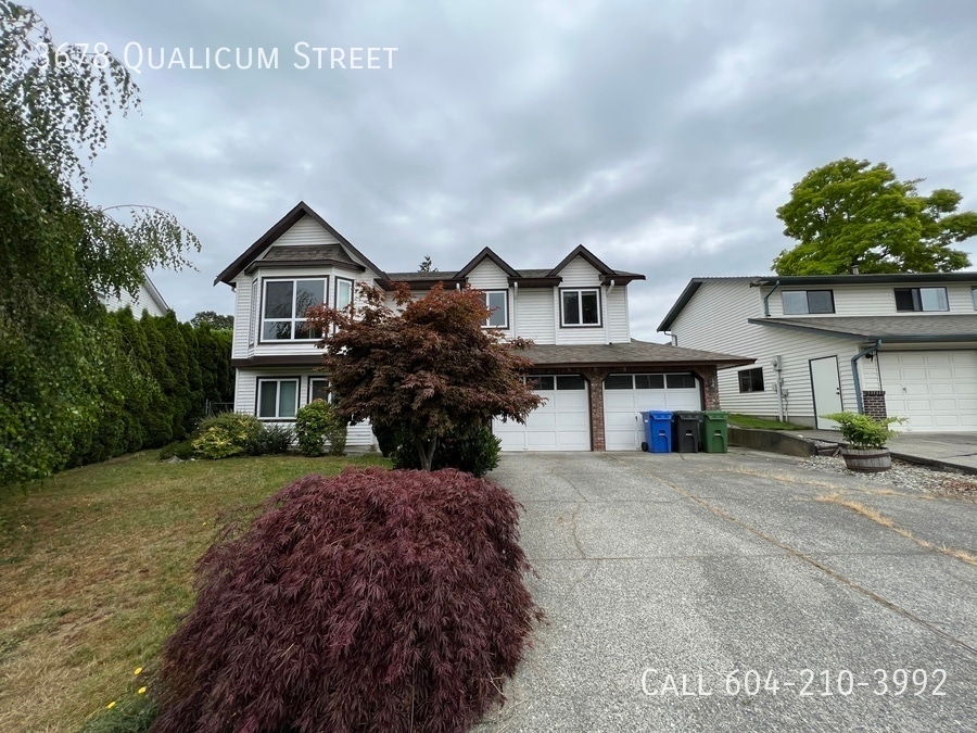 3678 Qualicum St in Abbotsford, BC - Building Photo