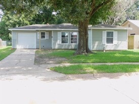 3719 Meadowlake Rd in Pasadena, TX - Building Photo