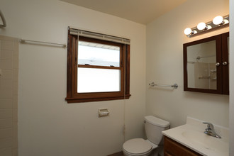 5510 S Illinois Ave in Cudahy, WI - Building Photo - Interior Photo