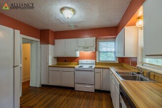 328 N 16th St in Manhattan, KS - Building Photo - Building Photo