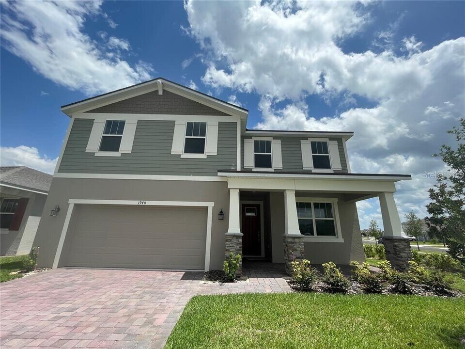 1940 Valencia Blossom St in Clermont, FL - Building Photo