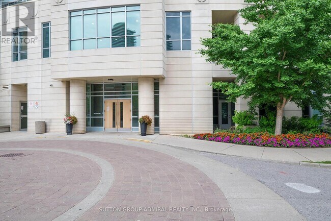 18 Holmes Ave in Toronto, ON - Building Photo - Building Photo