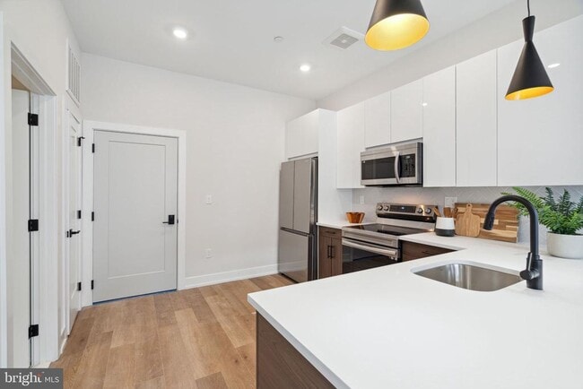 property at 720 W Thompson St