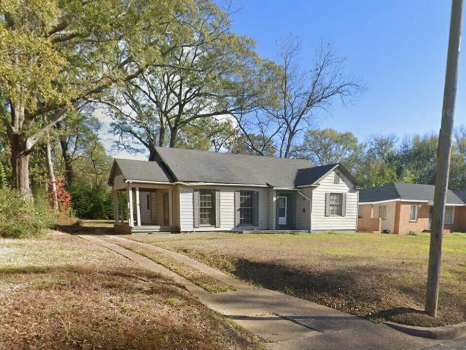 1058 Alta Vista Blvd in Jackson, MS - Foto de edificio