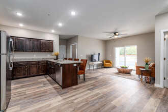 The Vibe Crossing in Springfield, MO - Building Photo - Interior Photo