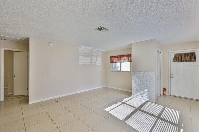 11507 Valencia Dr in Seffner, FL - Building Photo - Building Photo