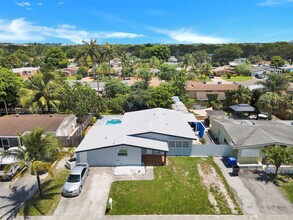 7101 Harding St in Hollywood, FL - Foto de edificio - Building Photo