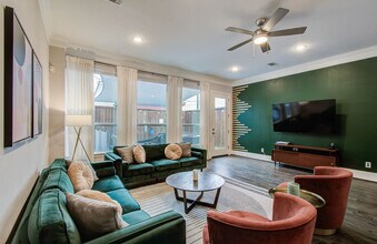 5530 Kiam St in Houston, TX - Building Photo - Building Photo