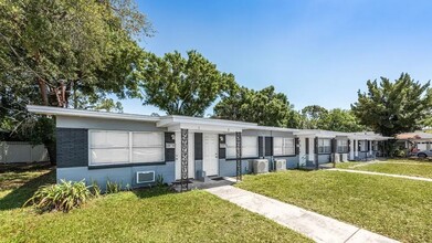 Penninsula Apartments in Tampa, FL - Building Photo - Primary Photo