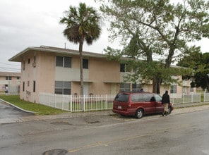 Annie Coleman 16 in Miami, FL - Foto de edificio - Building Photo