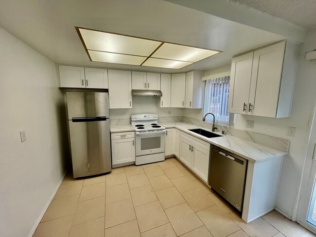 property at 318-320 Hillside Ct