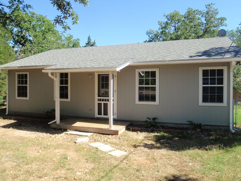 131 Buffalo Run in Smithville, TX - Building Photo