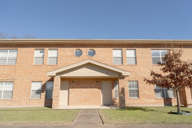 300 Veterans Dr, Unit C