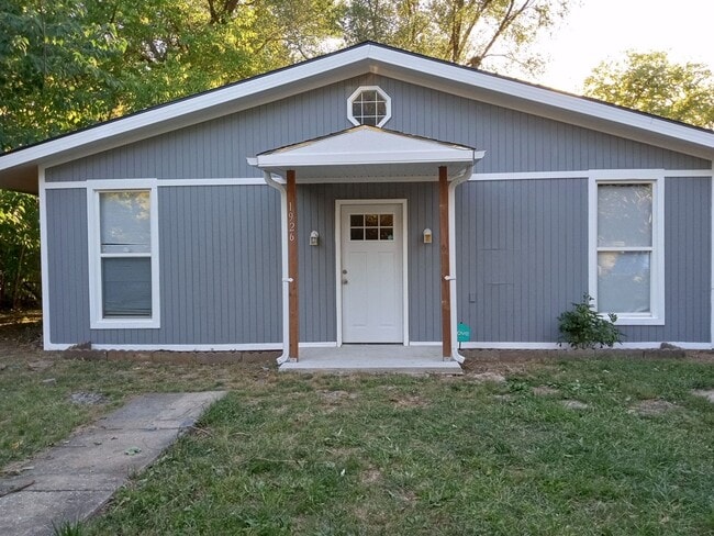 property at 1926 Summit Dr