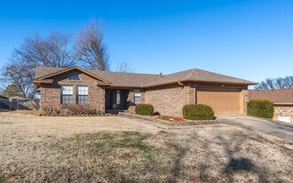 1505 N 9th St in Van Buren, AR - Building Photo