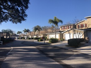 1000-1040 Creek Park Dr in Dunedin, FL - Building Photo - Building Photo