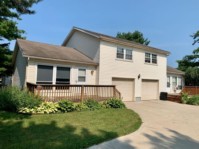 property at 644-646-646 Sequoia Ln