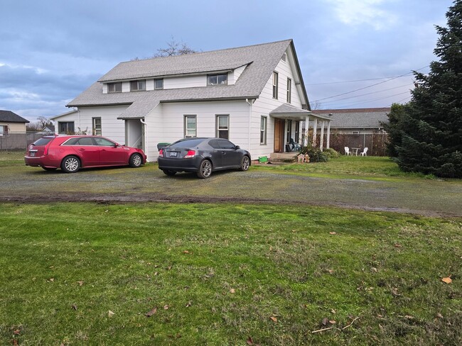 403 De Barr Ave-Unit -B in Medford, OR - Building Photo - Building Photo